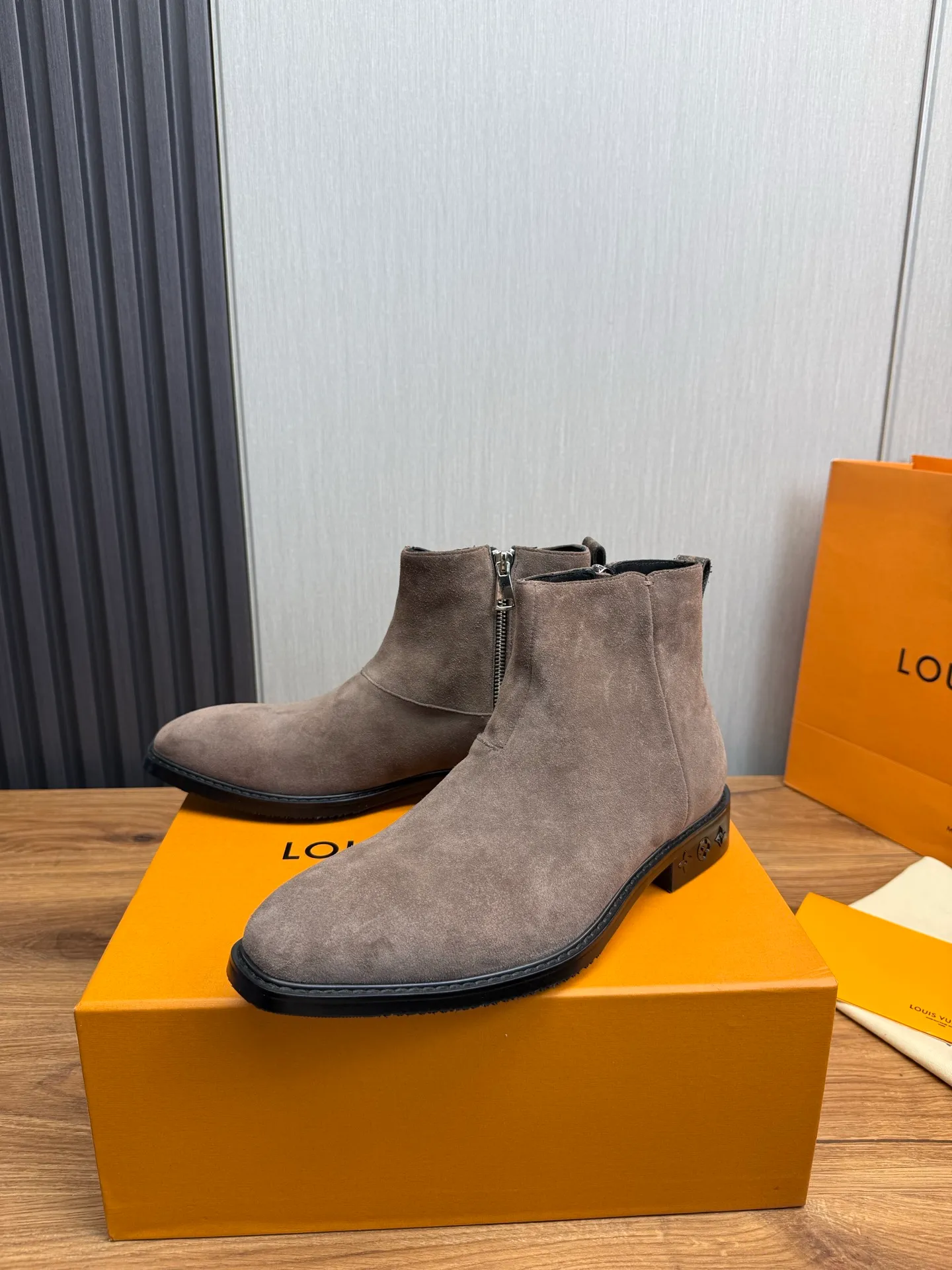 Men's shoes 💰760💰 LV. - Men's business casual leather shoes, top quality products. 1:1 shipment ⬆️Luxurious and noble 👞All imported original brand leather materials, just to create a more comfortable wearing experience, upper: original frosted cowhide ➕Imported full cow lining, original outsole ✔️16-45 (38.45 non-refundable)